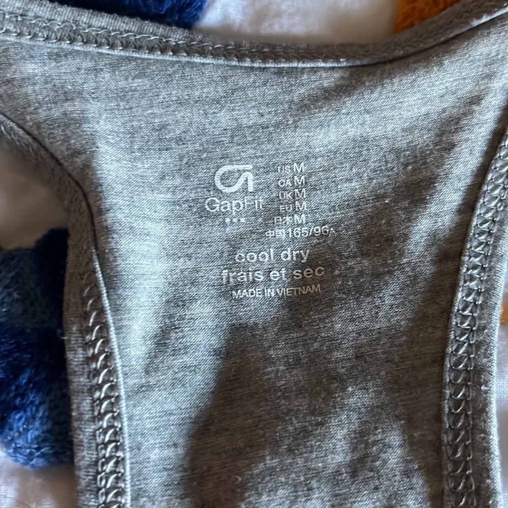 Gap Fit Racer back tank - Picture 2 of 4